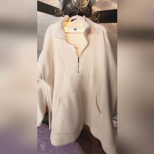 Old navy sweatshirt 2x creme color with pouch pocket